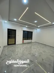  15 شقة ثالث مع روف مساحة 200م فاخرة و بأعلى المواصفات باجمل مناطق البنيات منطقة فلل قرب الحرية