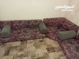  2 فرش عربي بحالة جيدة