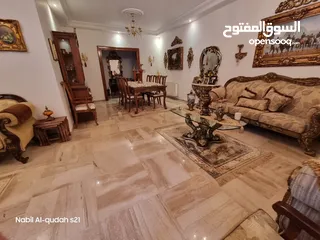  2 شقة ارضية شبه فيلا للبيع في الشميساني 500م. مع الحديقة من 4غرف نوم ومدخل وكراج خاص