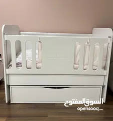  1 NEVER USED!! Baby Wood Crib (high end) with mattress . سرير بيبي مع فرشة غير مستعمل