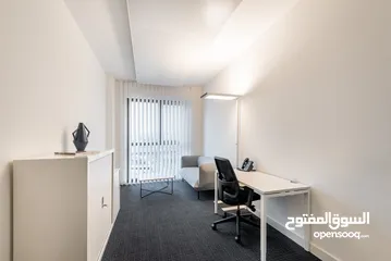  6 Flexible office memberships in DUQM, Squadra