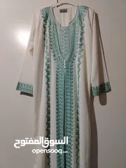  1 قفطان جديد للبيع لون ابيض