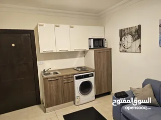  21 استوديوهات سوبر ديلوكس يومي او أسبوعي للإيجار في عمان السابع  يوجد تكيف مركزي و خدمة الواي فاي ومجهز