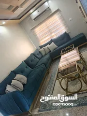  3 جلسة قعدة لبيت عرسان    استخدام 3 سنين  نظيفة ومرتبة وخشبها تقيل، لون تركواز