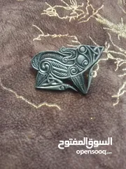  4 5 دينار كويتي تذكار اونصة ريال يمني فضة  دبوس قديم جدا