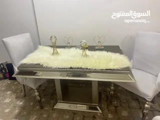  1 طاوله سفره معها كراسي خشب زان