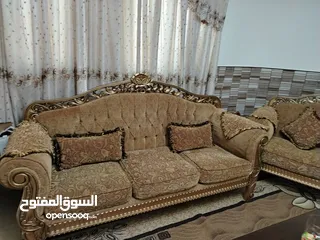  1 طقمين كنب واحد  9 مقاعد خشب الزان استعمال خفيف وطقم معيشة 7 مقاعد