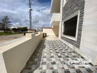  7 شقق طابقيه في المزار الجنوبي
