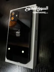  4 Iphone 12 128gb بحالة الوكالة وبدون اي خدش مع 9 كفرات وشاحن اصلي وكرتونة