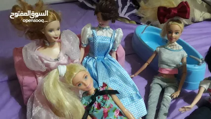  12 باربيات وملحقاتها بحاله جيده للبيع