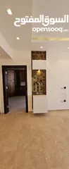  10 في أجمل مواقع الرابية قرب المدارس المعمدانية شقة طابق ثالث 200م بتشطيبات راقية /ref 9009