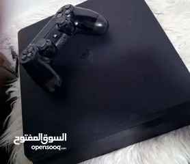  3 PS4 slim بحالة ممتازة ون تيرا مع يد اصلية و حساب fc25 و سيدي ريد ديد  و قاعدة شحن الايدين