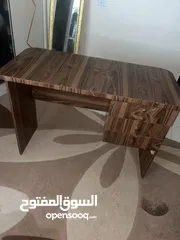  1 طاولة مكتب