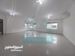  1 شقة طابق اول في عبدون قرب الملكية الاردنية للايجار مساحة الشقة 225 متر مربع.