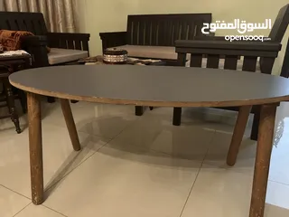  1 طاولة سكني للبيع