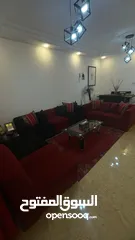 4 يوجد طقمين كنب للبيع مع الغساله شبه جديده لايوجد توصيل ملاحظة وأخد موجد بي حي نزال والثاني  ض الرشيد