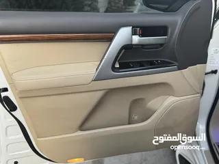  17 Toyota Land Cruiser 2016 Gx-r 5700CC V8 بحالة الوكالة الفحص: 7 جيد بدون ملاحظات