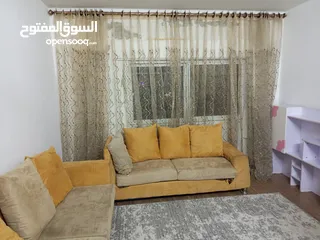  1 برادي غرفة جلوس او غرفة ضيوف