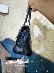  2 حقيبة GUESS اصلية بحالة ممتازة دون أي عيوب  للبيع بسعر حرق