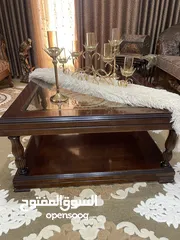  2 طقم كنب للبيع بحالة ممتازه مع طرابيزات وسجاده 