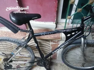  1 دراجة ألماني جنط 26 شبه جديد ممتاز للبيع