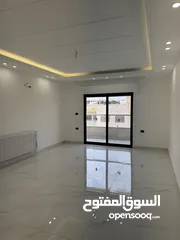  11 شقق مساحة ( 180م و 190م طابق اول و ارضي و روف ) في البنيات -طريق المطار خلف مدارس القادة