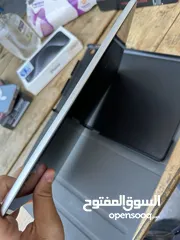  4 iPad 9 used like new