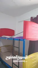  1 تخت اطفال طابقين
