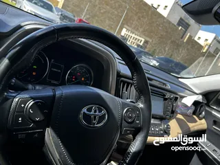  6 Toyota RAV4 2017 xle