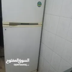  4 ثلاجه حجم وسط بحاله جيده جدا البيع مستعجل والسعر قابل للتفاوض شي بسيط