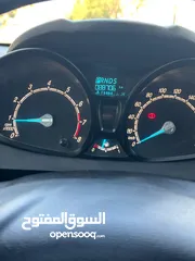  5 فورد فيستا نظيفة جدا و ممشى قليل جدا