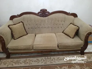  1 طقم كنب مستعمل بحاجة قشاطات وخياطة القماش وتنظيف  للبيع بسعر مناسب