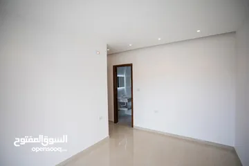  3 شقة فاخرة للبيع بسعر مغري في اجمل مواقع الجبيهة طابق ثاني كاش او اقسااط من المالك
