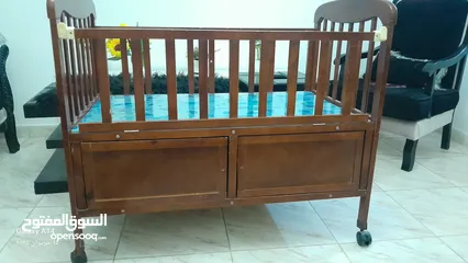  1 سرير اطفال مستعمل بحالة الوكالة