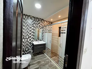  3 شقة طابقية للبيع ( مجددة بالكامل )