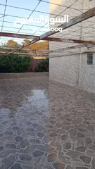  4 بيت لبيع تقريبن مطل على البحر الميت