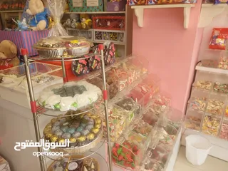  3 محل شوكولاته وعصائر ومناسبات لبيع كامل بالبضاعه والاجهزة