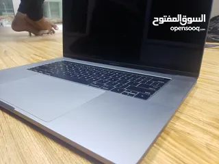  3 Macbook Pro 2017 , 2gb grapic, Touch Bar