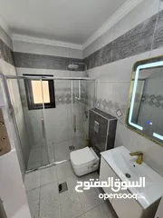  4 شقة للايجار . جديدة و تشطيب سوبر.