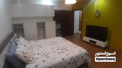  11 شقة كبيرةمفروشه في الجفيرمن غرفتين تملك حر للبيع