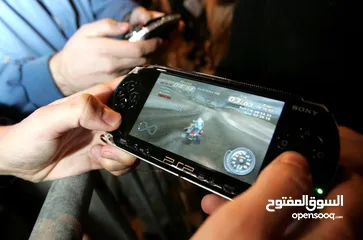  7 سوني بلايستشن محمول PSP GO معدل فل ألعاب Playstation Go