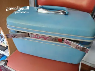  1 شنطه سامسونايت قديمه