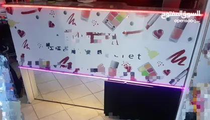  4 وحدات رفوف خشب  وكاونترات للبيع مستعمل في حالة الجديد