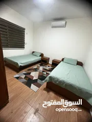  12 شقة في الخامسة للبيع