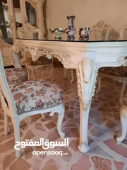  4 طاولة سفرة وفضية مصري حفر من الطراز الرفيع .   كراسي خشب زان عدد ( 8 ) .   فضية بتطريزة فاخرة