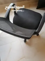  3 كرسي مكتب بحالة جيدة