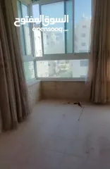  2 شقه للبيع عمارة اربع طوابق مصعد عمر البناء18سنه مفرق شارع المحكمه وللارسال