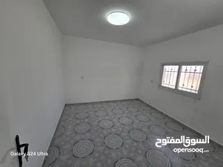  7 شقه طابق ارضي100 متر مع ساحه خارجيه 80 متر مدخل مستقل  وموقف سياره