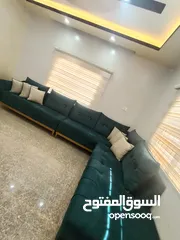  7 جلسة قعدة لبيت عرسان    استخدام 3 سنين  نظيفة ومرتبة وخشبها تقيل، لون تركواز