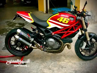 2 Ducati monster 1100 evo special edition